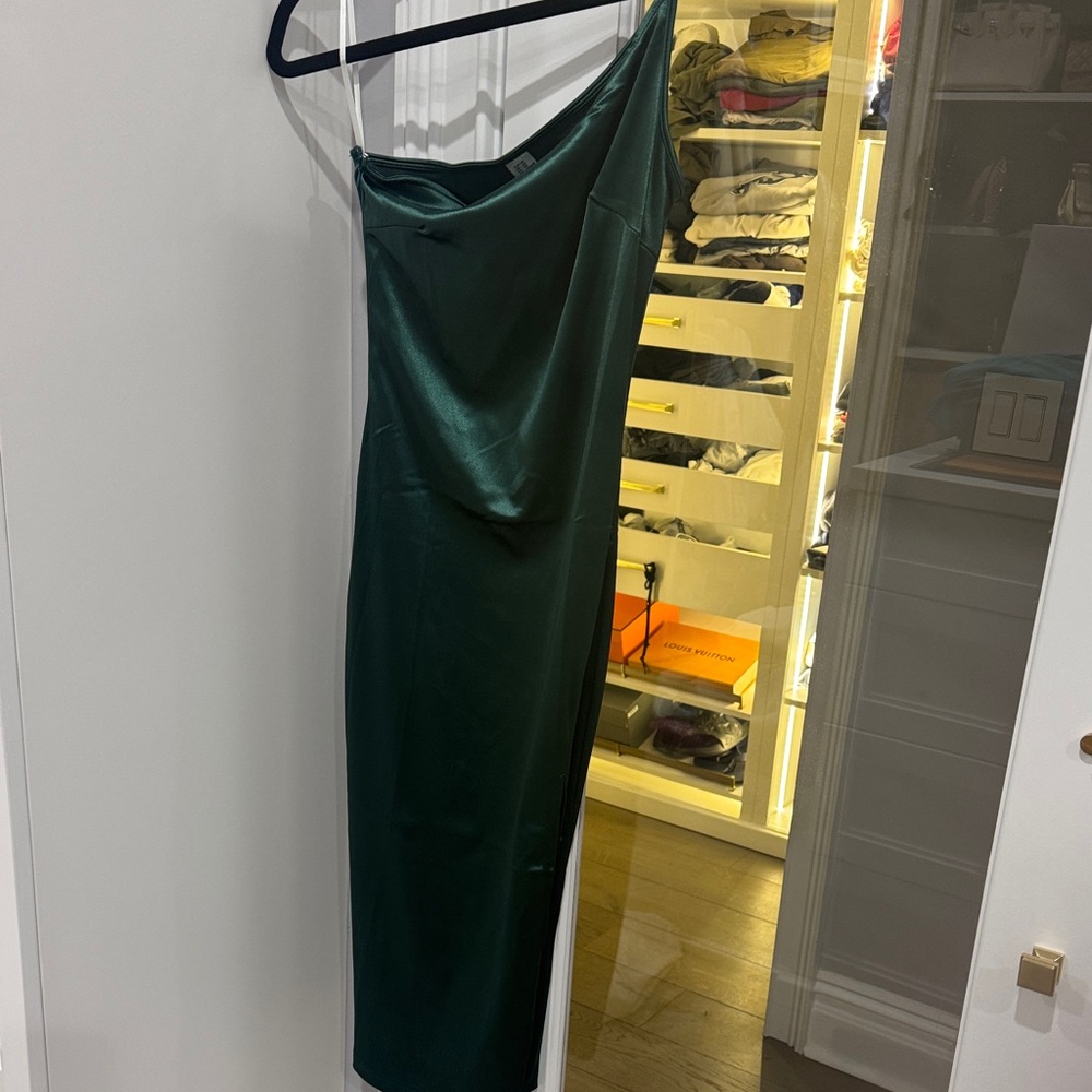 Elegant Green One-Shoulder Dress